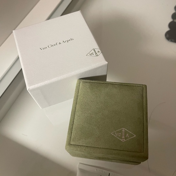 AUTHENTIC Van Cleef & Arpels Sweet Alhambra Pendant - Picture 7 of 10